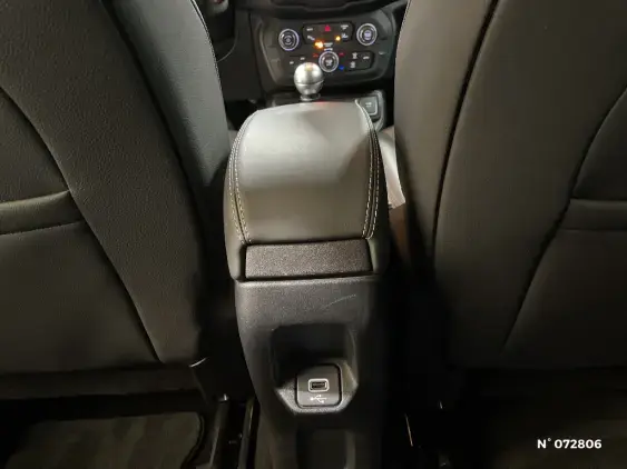 JEEP RENEGADE - voiture d'occasion - Photo 36
