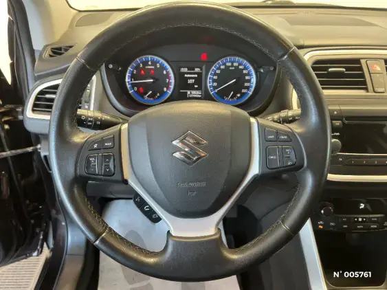 SUZUKI S-CROSS - voiture d'occasion - Photo 14