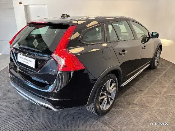 VOLVO V60 - voiture d'occasion - Photo 4