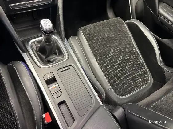 RENAULT MEGANE ESTATE IV - voiture d'occasion - Photo 28