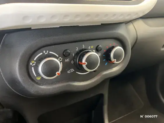 RENAULT TWINGO III - voiture d'occasion - Photo 14