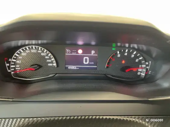 PEUGEOT 2008 II - voiture d'occasion - Photo 12