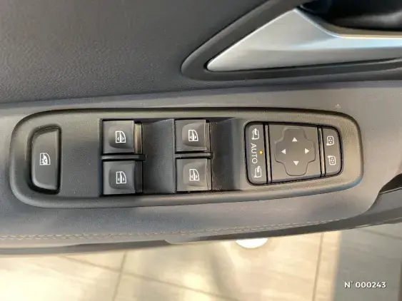 DACIA DUSTER II - voiture d'occasion - Photo 24