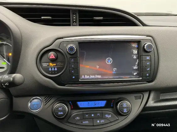 TOYOTA YARIS III - voiture d'occasion - Photo 13