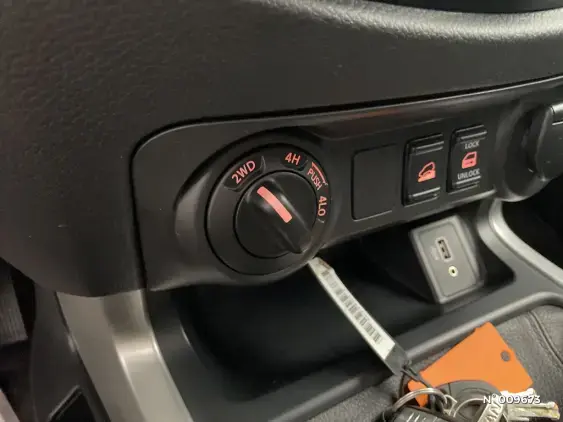 NISSAN NP300 NAVARA IV - voiture d'occasion - Photo 26