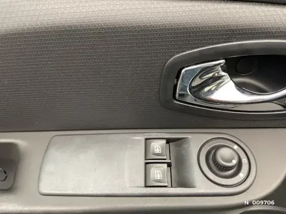 RENAULT CLIO IV - voiture d'occasion - Photo 15