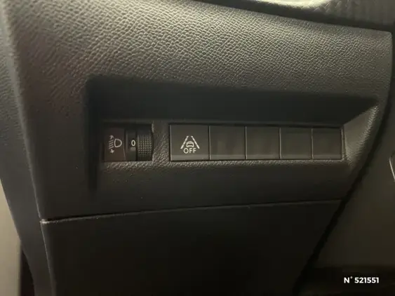 PEUGEOT 2008 II - voiture d'occasion - Photo 11