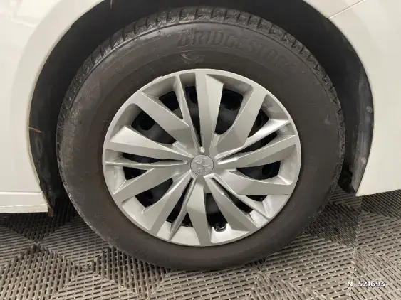 PEUGEOT 208 II - voiture d'occasion - Photo 8