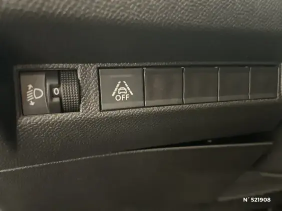 PEUGEOT 2008 II - voiture d'occasion - Photo 15