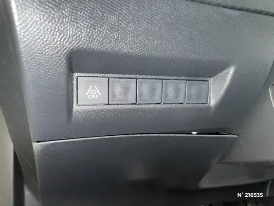 PEUGEOT 2008 II - voiture d'occasion - Photo 15