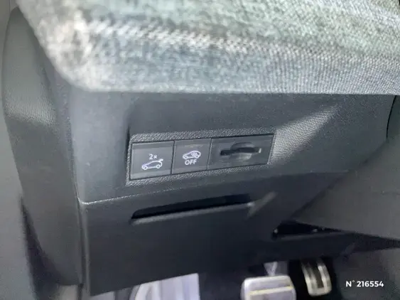 PEUGEOT 3008 ELECTRIQUE III - voiture d'occasion - Photo 15