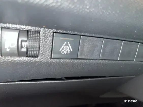 PEUGEOT 208 BUSINESS R II - voiture d'occasion - Photo 15