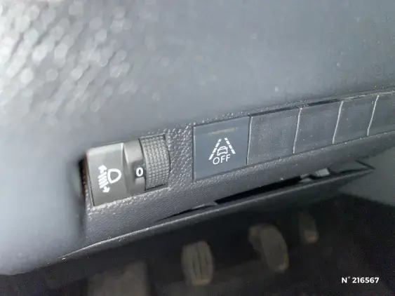PEUGEOT 208 II - voiture d'occasion - Photo 15