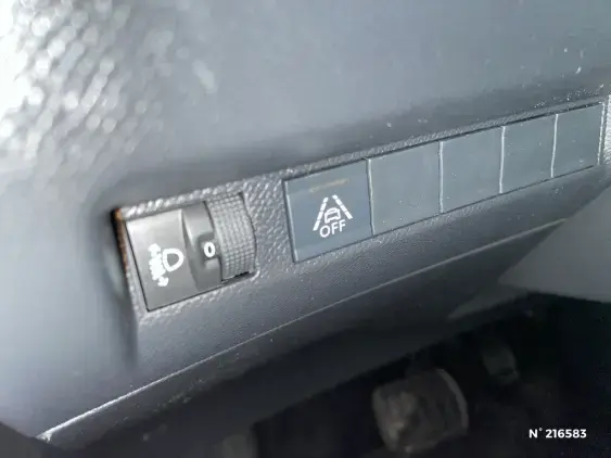 PEUGEOT 208 BUSINESS R II - voiture d'occasion - Photo 15