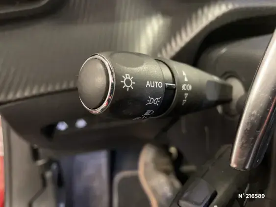 PEUGEOT 2008 II - voiture d'occasion - Photo 35