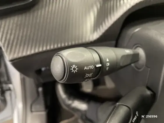 PEUGEOT 208 BUSINESS R II - voiture d'occasion - Photo 27