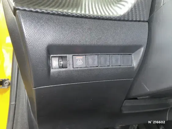 PEUGEOT 208 BUSINESS R II - voiture d'occasion - Photo 15