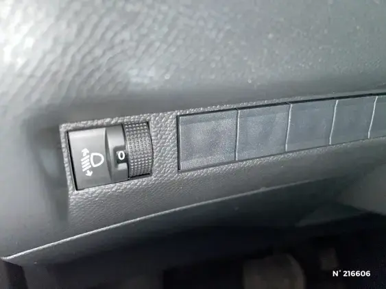PEUGEOT 2008 II - voiture d'occasion - Photo 15
