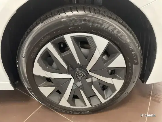 PEUGEOT 208 II - voiture d'occasion - Photo 8