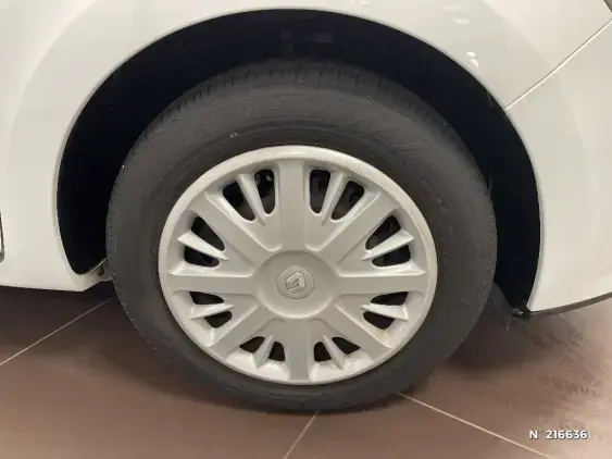 RENAULT CLIO IV - voiture d'occasion - Photo 8