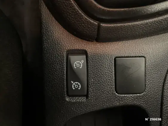 RENAULT CLIO IV - voiture d'occasion - Photo 31