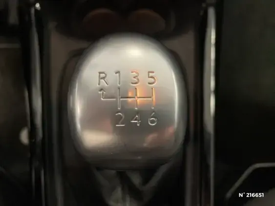 PEUGEOT 2008 - voiture d'occasion - Photo 29