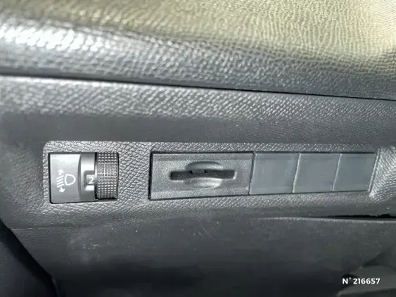 PEUGEOT 308 III - voiture d'occasion - Photo 15