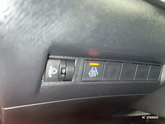 PEUGEOT 208 BUSINESS R II - voiture d'occasion - Photo 15