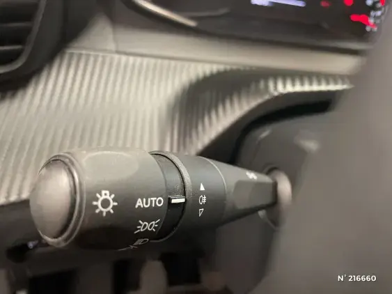 PEUGEOT 208 BUSINESS R II - voiture d'occasion - Photo 26