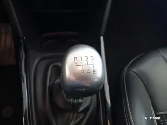 PEUGEOT 2008 - voiture d'occasion - Photo 29