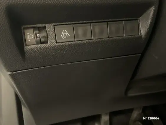 PEUGEOT 2008 II - voiture d'occasion - Photo 15