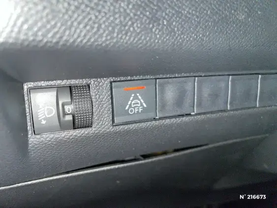 PEUGEOT 2008 II - voiture d'occasion - Photo 15