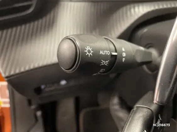 PEUGEOT 2008 II - voiture d'occasion - Photo 27