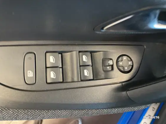 PEUGEOT 2008 II - voiture d'occasion - Photo 26