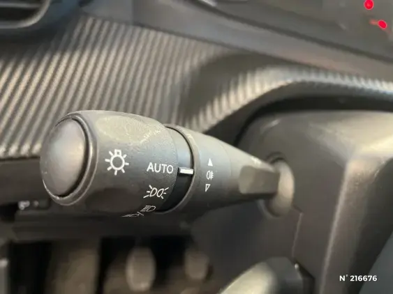 PEUGEOT 2008 II - voiture d'occasion - Photo 28