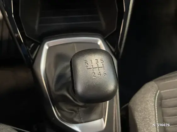 PEUGEOT 2008 II - voiture d'occasion - Photo 35