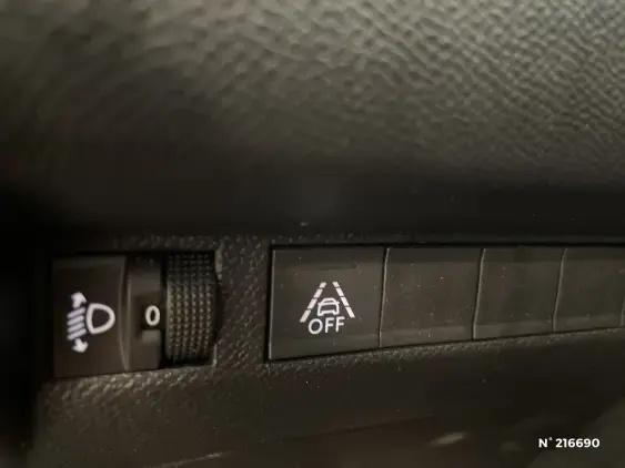 PEUGEOT 2008 II - voiture d'occasion - Photo 15