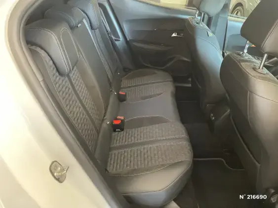 PEUGEOT 2008 II - voiture d'occasion - Photo 11
