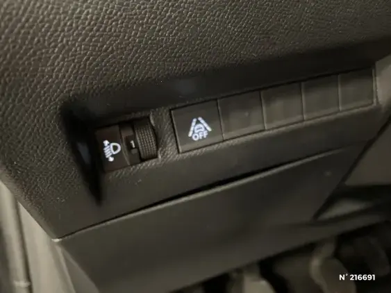 PEUGEOT 208 II - voiture d'occasion - Photo 15