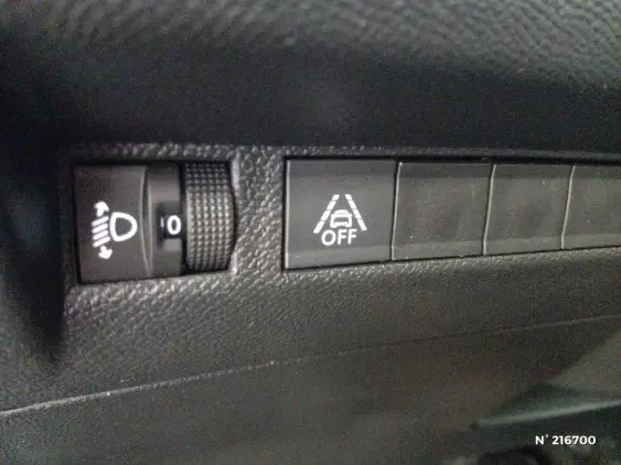PEUGEOT 208 II - voiture d'occasion - Photo 15
