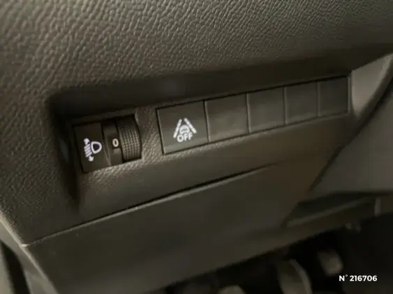 PEUGEOT 2008 II - voiture d'occasion - Photo 15