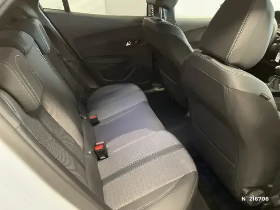 PEUGEOT 2008 II - voiture d'occasion - Photo 11