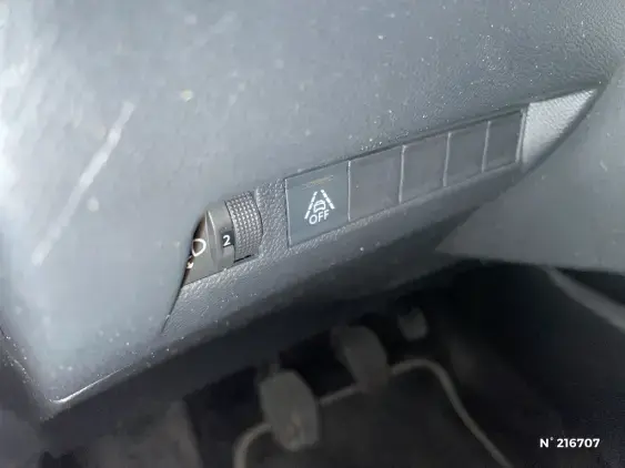PEUGEOT 2008 II - voiture d'occasion - Photo 14