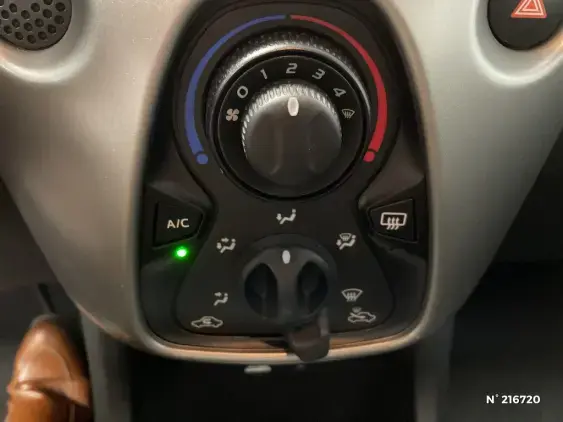 TOYOTA AYGO II - voiture d'occasion - Photo 29