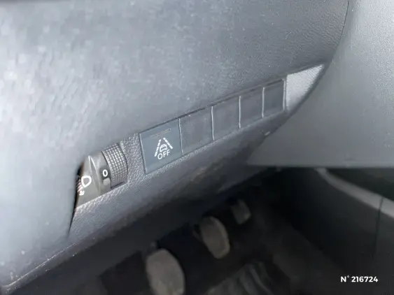 PEUGEOT 2008 II - voiture d'occasion - Photo 15