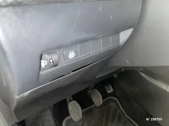 PEUGEOT 208 II - voiture d'occasion - Photo 15