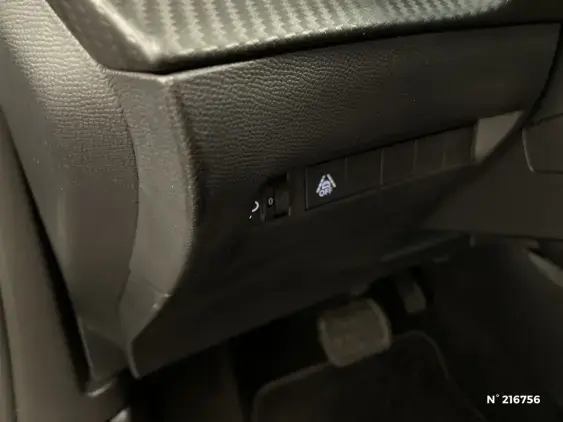 PEUGEOT 2008 II - voiture d'occasion - Photo 15