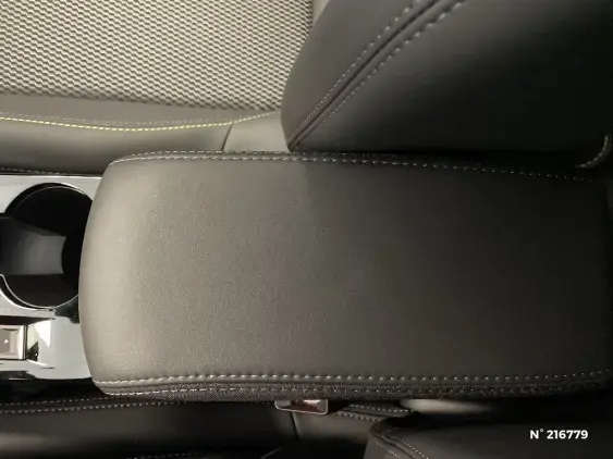 PEUGEOT 2008 II - voiture d'occasion - Photo 30