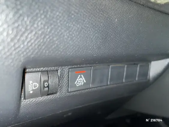 PEUGEOT 208 II - voiture d'occasion - Photo 14