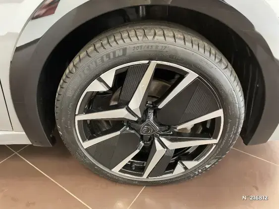 PEUGEOT 208 II - voiture d'occasion - Photo 8